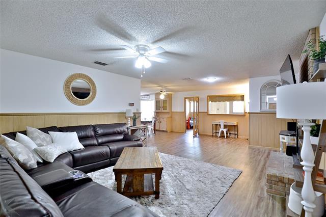 2810 Arrowhead Dr