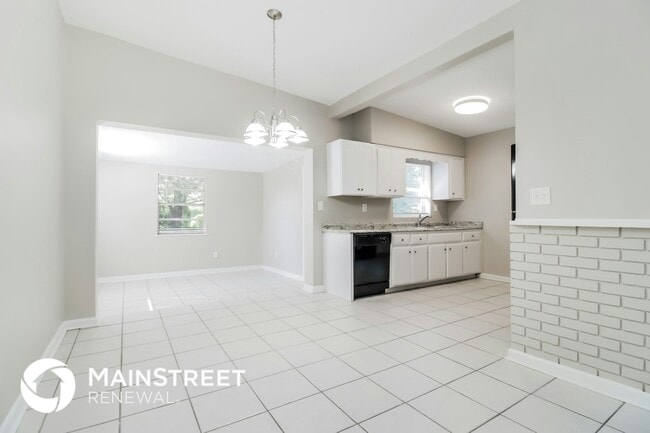 Photo - 320 N Hilltop Dr