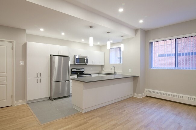 Building Photo - 3421 Rue Drummond Unit 1