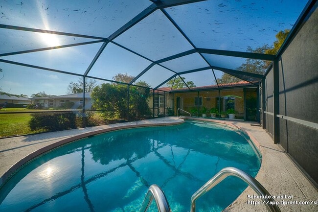 Photo - 468 Laurencin Dr