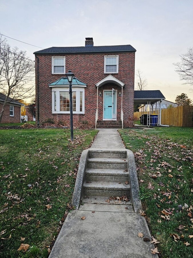 Photo - 102 N Forrest St