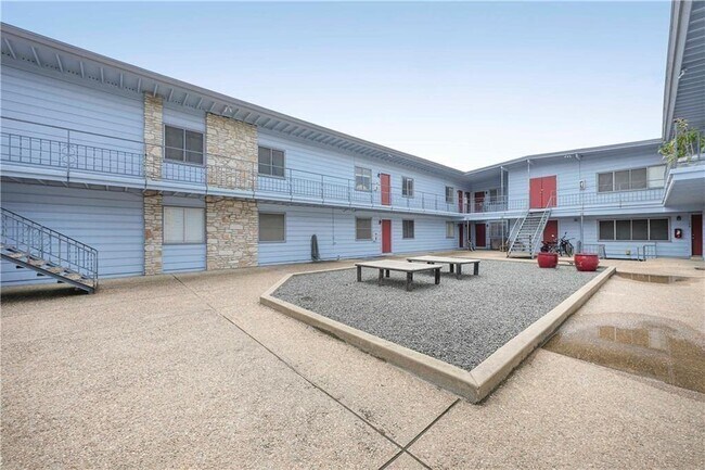 Photo - 2408 Longview St Unit 104.