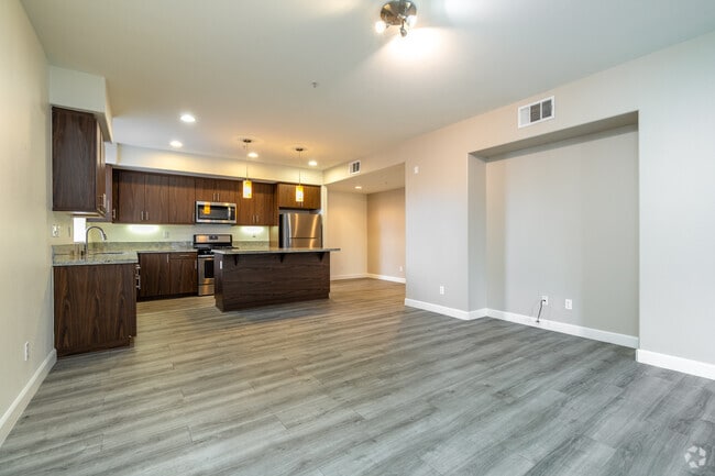 1BR, 1BA - 1071SF - LIVING ROOM