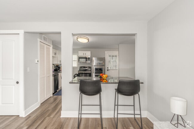 2BR, 1BA - 850SF - Kitchen