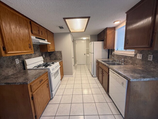 Photo - 7001 Winedale Dr Unit B
