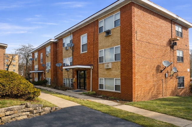 Building Photo - 2027 W 111th St