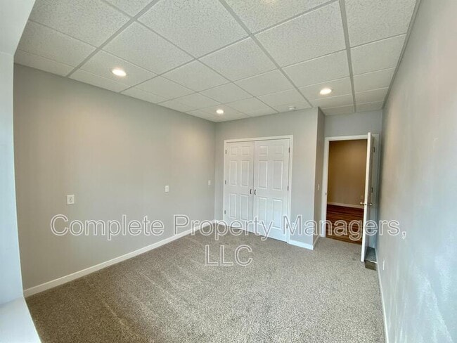 107 Main St E