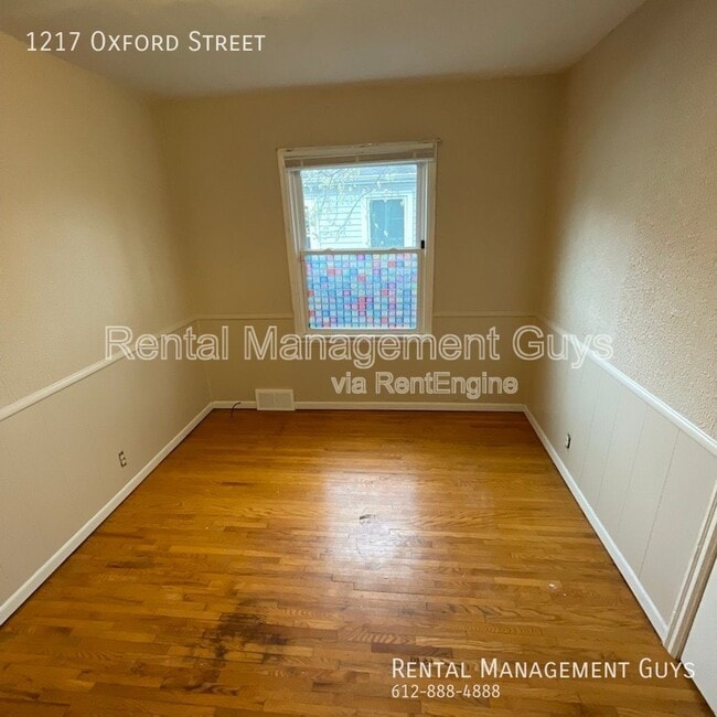 Photo - 1217 Oxford St