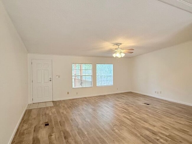 Photo - 3936 Griffith Rd