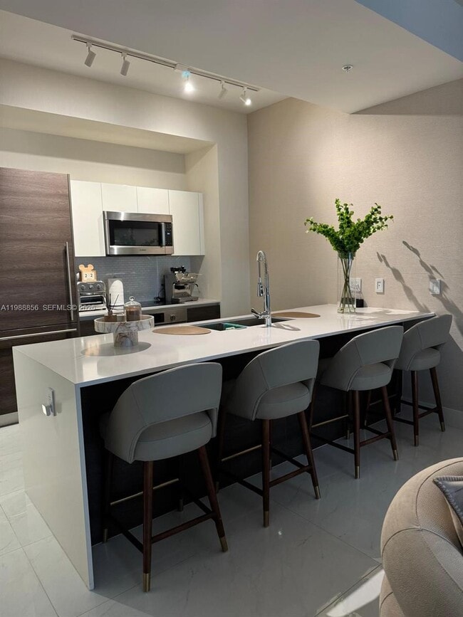 Building Photo - 301 Altara Ave Unit 403