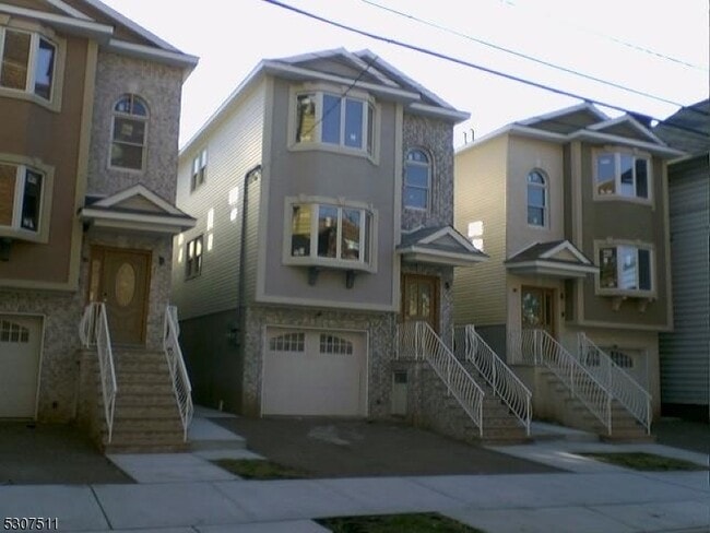 Building Photo - 110 S 3rd St