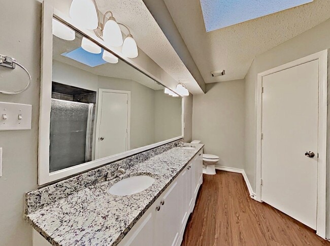 Photo - 2207 Cedarcrest Dr