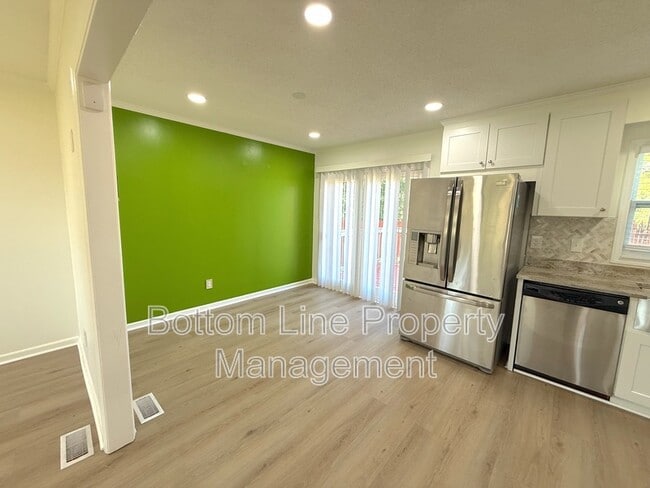 Photo - 749 Shannon Bradley Rd