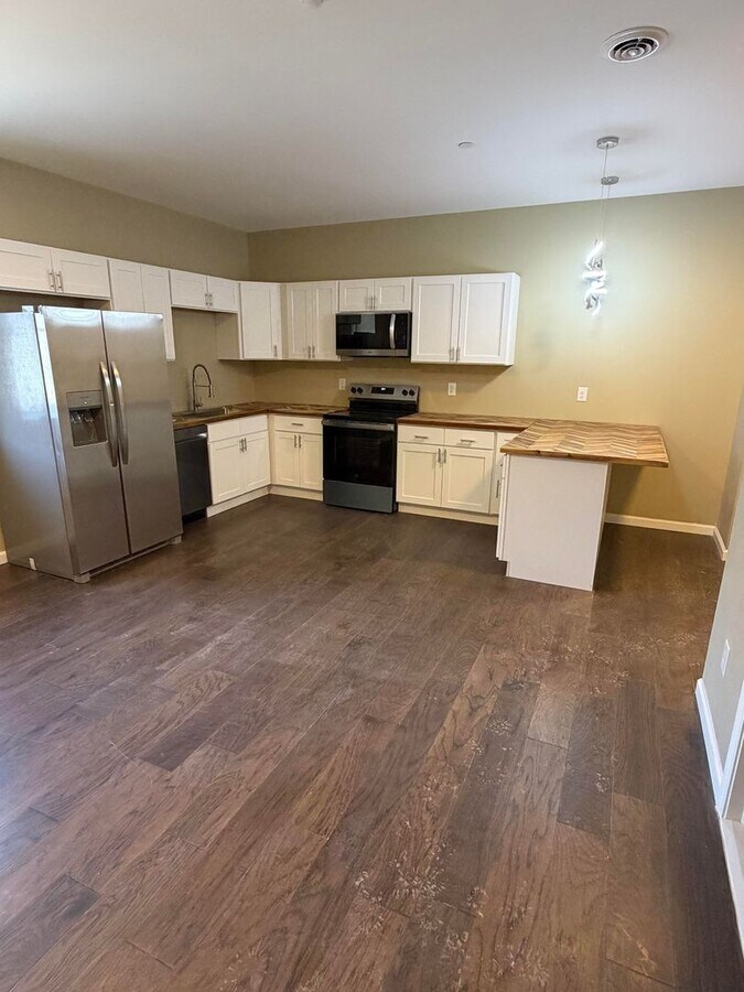 Photo - Hopkins Place Apartments Unit 202