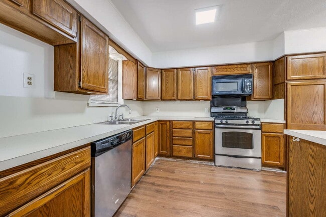 Photo - Spacious 4-Bed, 2-Bath Home with Two Living Areas and Huge Shaded Yard – Minutes to UNT/TWU