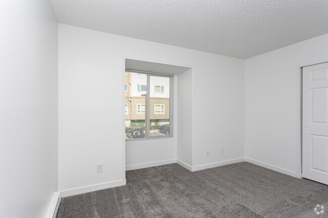 1BR, 1BA - 600SF - Bedroom