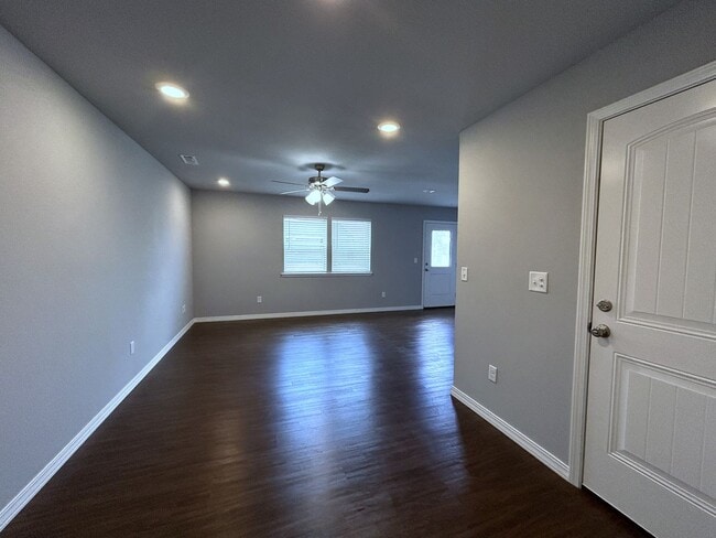 Photo - Townhouse with Garage - Minutes from Downt... Unit 624-1