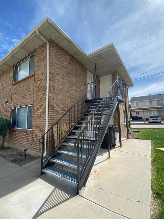 Building Photo - 866 E 500 N Unit 866