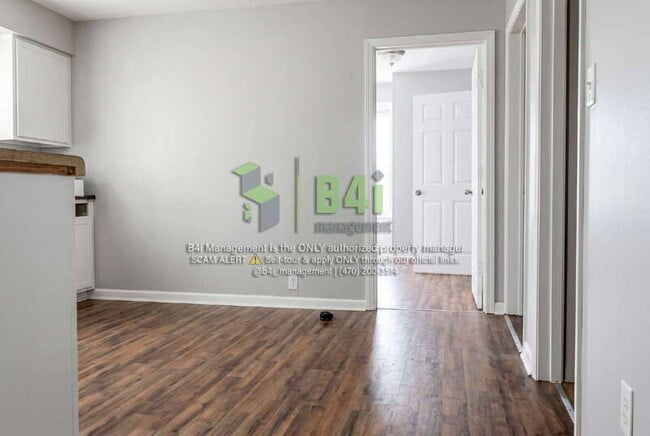 Photo - 560 Radcliff Ave