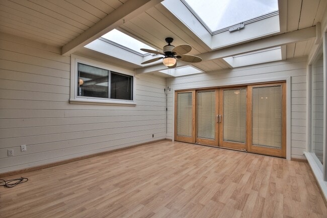 Photo - 127 Dalma Dr