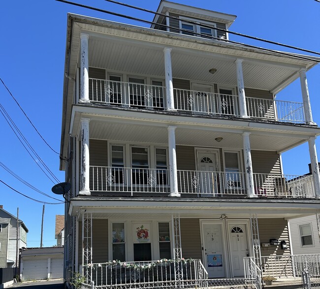 Building Photo - 17 Branch St Unit 3 Rental