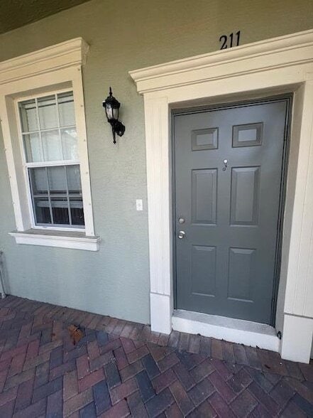 Photo - 211 E Thatch Palm Cir