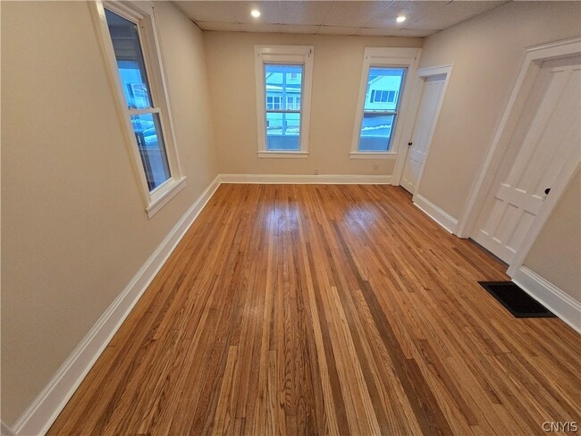 Photo - 804 E Division St