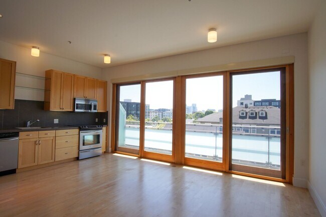 Building Photo - Slabtown: Beautiful One-Bedroom with Condo Finishes + W/D! Unit 402