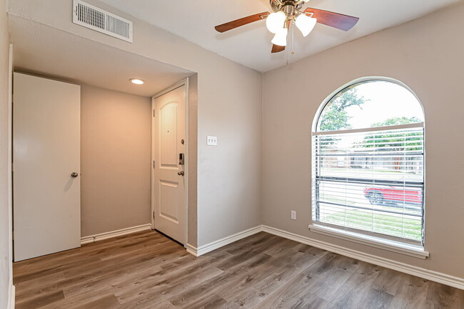 Photo - 8902 Miami Dr