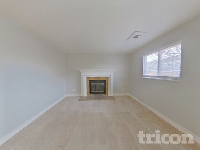 Photo - 19595 E Amherst Dr