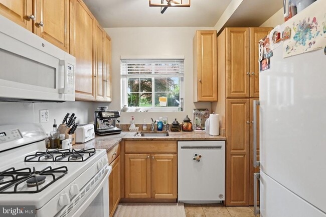 Photo - 3727 Lyons Ln