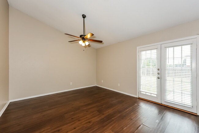 Photo - 1385 Southridge Dr