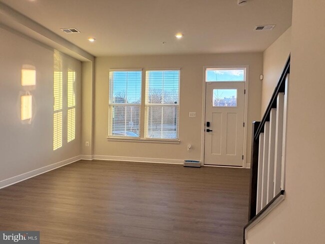 Photo - 736 Watts St