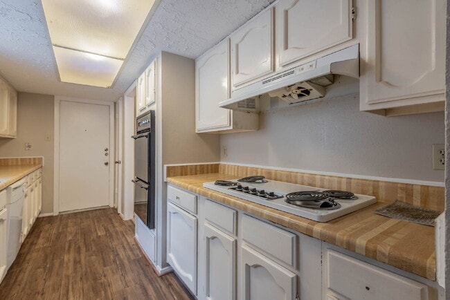 Photo - 6015 Knotty Post Ln