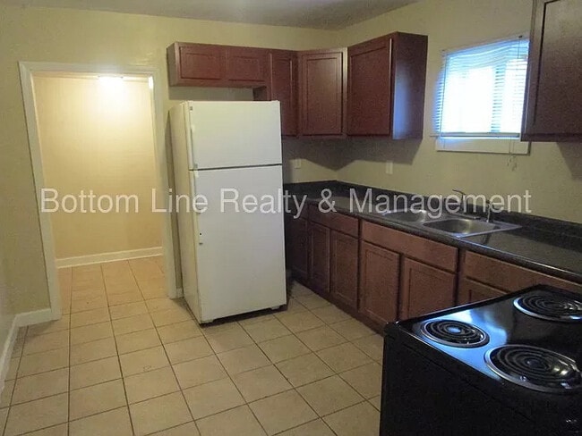 Room in Single Family Home on Plainview Rd