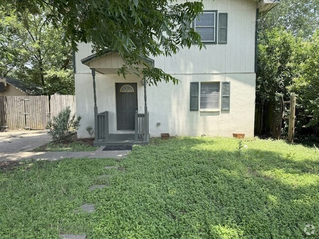 Building Photo - 105 W Stegall Dr Rental