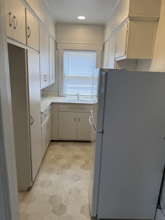 Kitchen - 1139 11th St N Unit 2