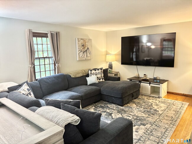 2 Oakridge Dr