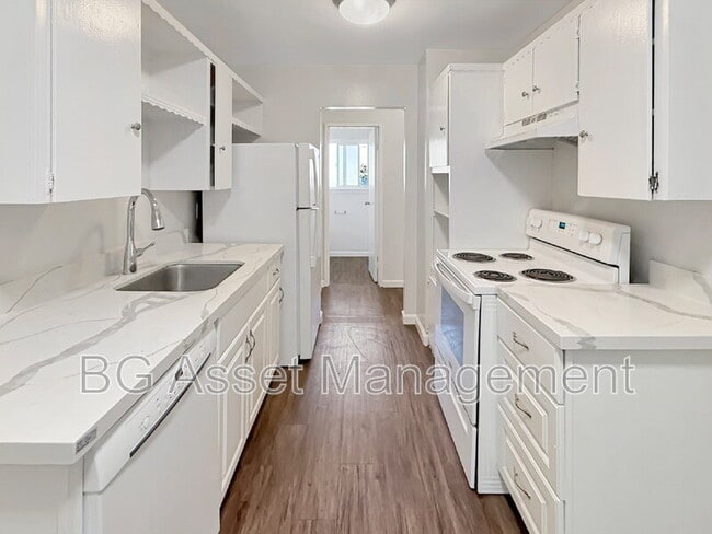 Photo - 1938 Ethan Wy Unit 9