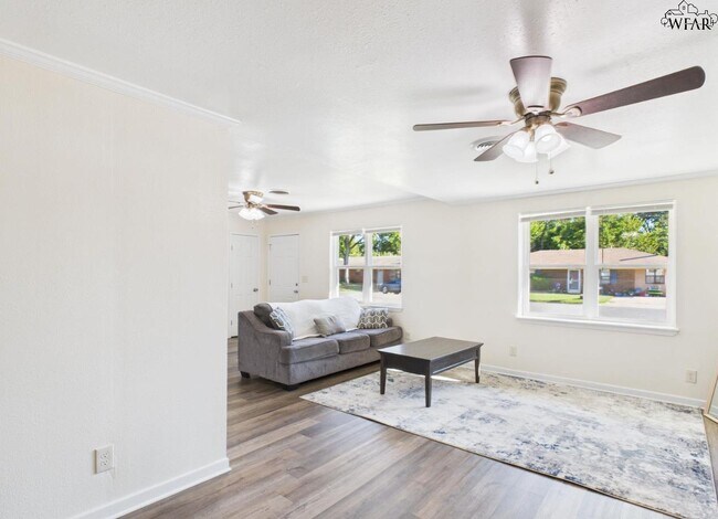 Photo - 601 Hazel St