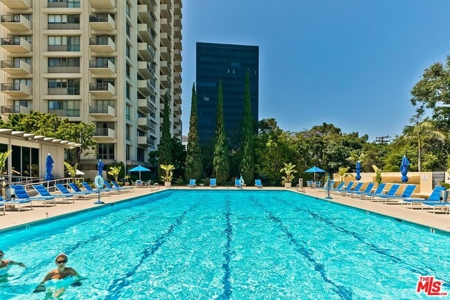 Photo - 2170 Century Pk E Unidad 705