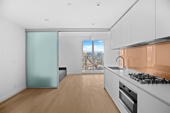 Photo - 1480 Howe St