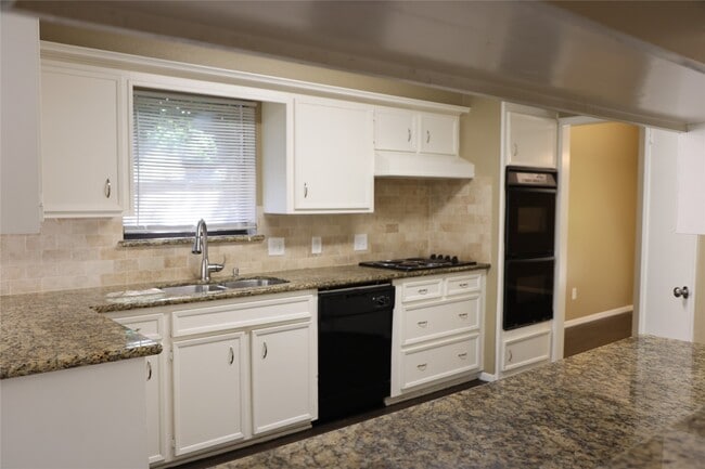 Photo - 2215 Silver Falls Dr
