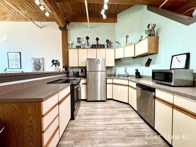 Photo - 308 W 8th St Unidad 403