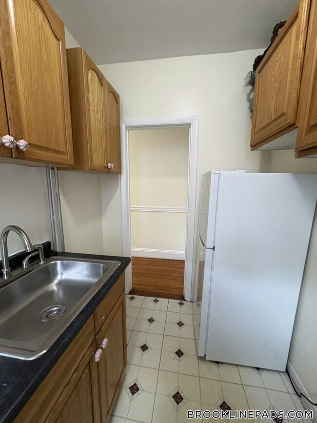 360 Riverway Unit 11