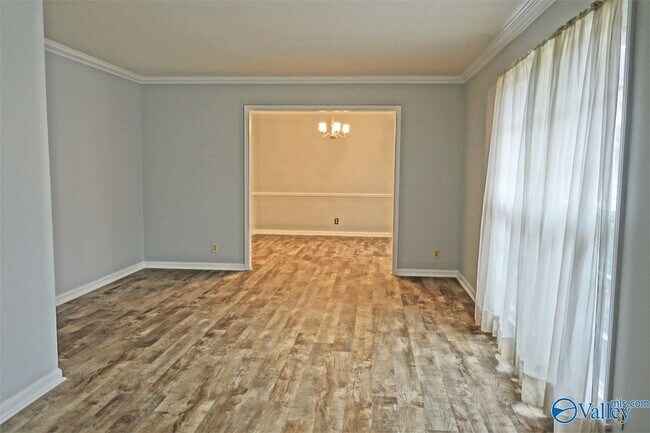 Photo - 209 Winthrop Dr SW