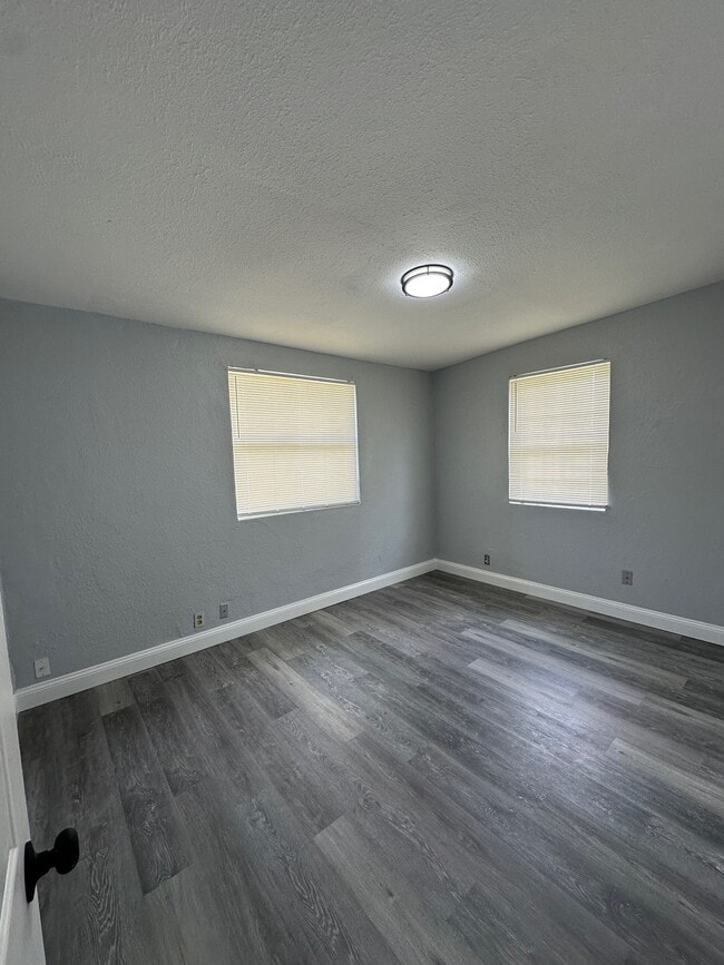 Photo - 1980 W 24th St