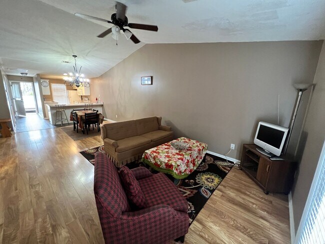 Photo - 129 Bennington Ln