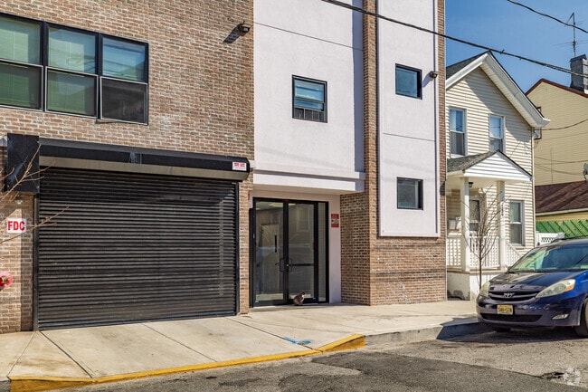 Entrada - 135 Beech St