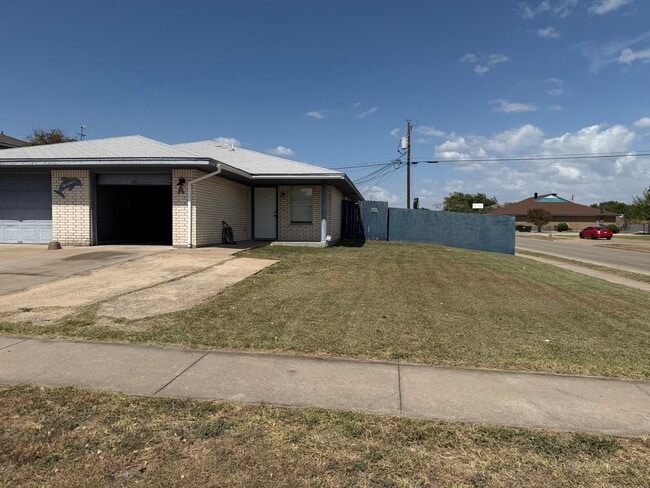 Building Photo - 4307 Shawn Dr